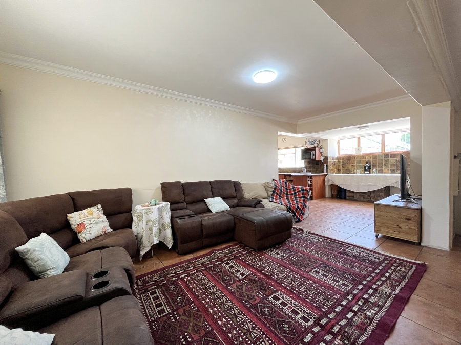 To Let 5 Bedroom Property for Rent in Soneike Western Cape